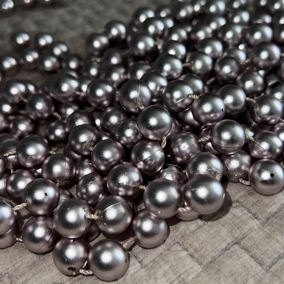 Set of 4 shiny pale metallic pink beaded garland. - Picture 4 of 6